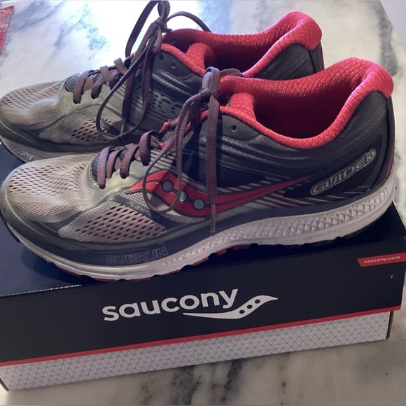 Saucony size 11 Women’s Running Shoes pink and silver Style S10350-2 - Picture 9 of 16